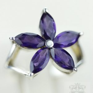 Size 5 Flower Shaped Amethyst (nickel Free) 925 Fine S0lid Sterling Silver Ring & Free Worldwide Express Shipping R780 Size 5 Flower Shaped Amethyst (nickel Free) 925 Fine S0lid Sterling Silver Ring & Free Worldwide Express Shipping R780