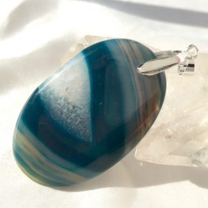 Raw Crystal Teal Blue-green Geode In Agate Pendant. Statement Size Oval . Wear As A Necklace, Or Jewelry Or Use As A Bead. Reversible! Raw Crystal Teal Blue-green Geode In Agate Pendant. Statement Size Oval . Wear As A Necklace, Or Jewelry Or Use As A Bead. Reversible!