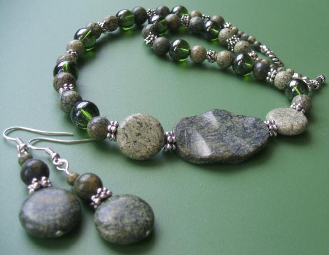 [Obrazek: moss-jasper-necklace-set.jpg]