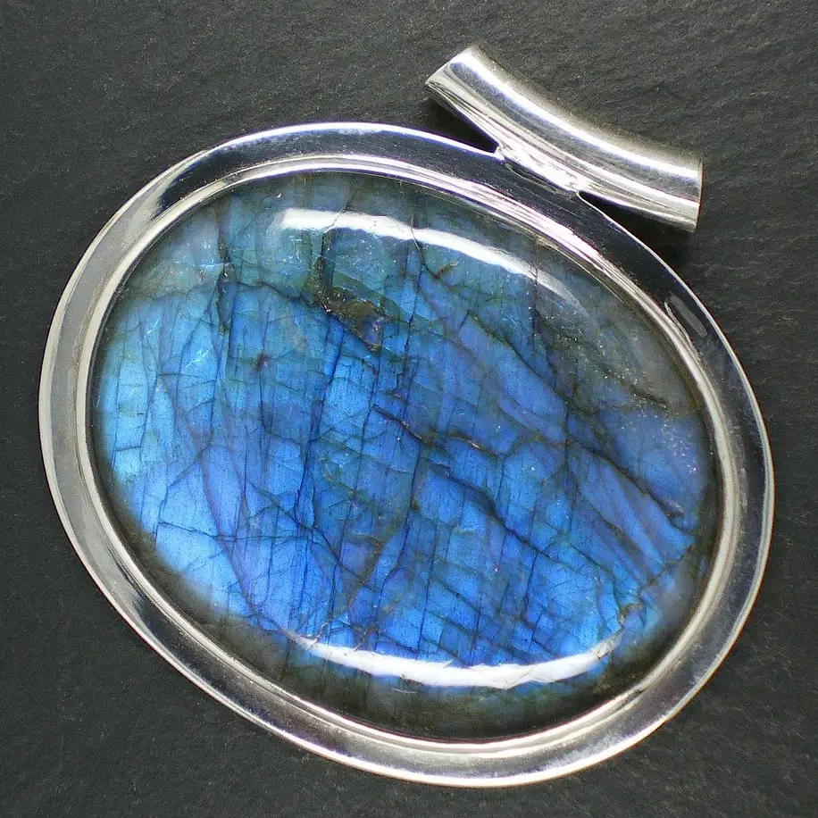 labradorite-meaning-and-properties-beadage