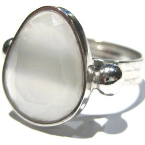 Shop Quartz Crystal Rings! anello quarzo bianco | Natural genuine Quartz rings, simple unique handcrafted gemstone rings. #rings #jewelry #shopping #gift #handmade #fashion #style #affiliate #ad