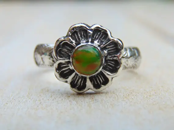 Opal Ring - Sterling Silver Ring - Opal Jewellery - Daisy Ring - Patterned Ring - Flower Jewellery - Us Size 8 3/4 - Uk Size R.