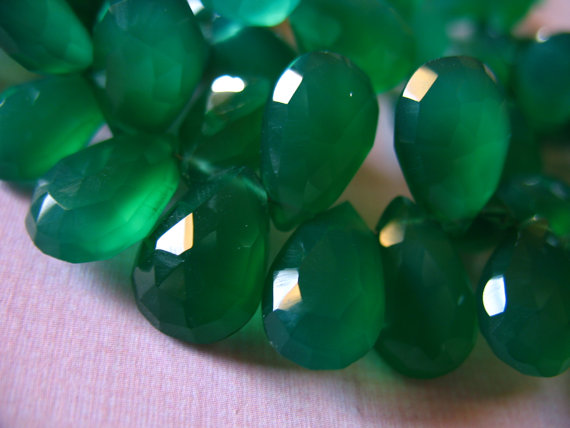 5-20 Pcs / Chalcedony Briolette, Pear Beads Briolettes / Luxe Aaa, 12-14 Mm, Green Onyx / Brides Bridal May Birthstone 1214 Bgg Solo