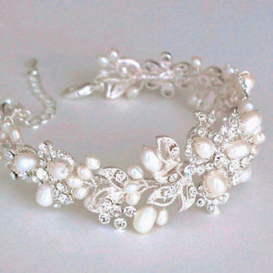 Bridal bracelet.  Bridal accessories. Wedding bracelet. Pearl Rhinestone Bracelet. wedding jewelry for brides. Freshwater pearl bracelet. |  #affiliate