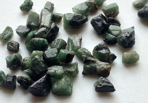 5-10mm Emerald Rough, Green Emerald Rough Stones, Rough Emerald Gemstones, Raw Emerald, Loose Raw Emerald, (5pcs T0 25pcs Options)