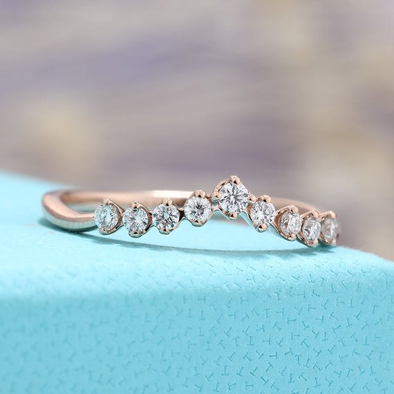 Rose Gold Curved Wedding Band Women Diamond Ring Chevron Anniversary Ring Unique Delicate Antique Stacking Eternity Bridal Alternative Ring