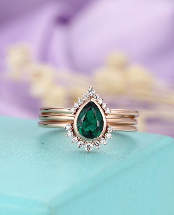 Pear Shaped Emerald Engagement Ring Set Curved Wedding Bands Vintage Moissanite Diamond Bridal  Birthstone Stacking Anniversary Ring