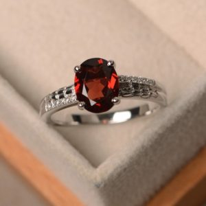 Garnet ring for women, oval cut engagement ring, January birthstone ring， sterling silver ring | Natural genuine Array rings, simple unique alternative gemstone engagement rings. #rings #jewelry #bridal #wedding #jewelryaccessories #engagementrings #weddingideas #affiliate #ad