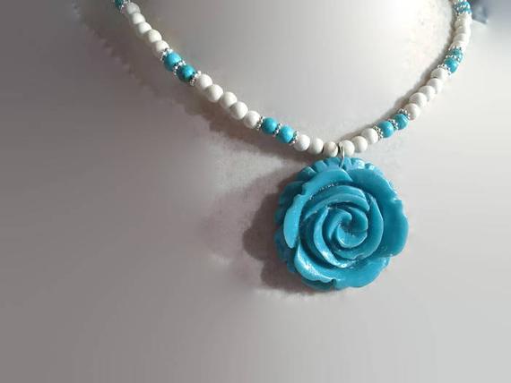 Turquoise Necklace - White Beaded Jewelry - Flower Pendant - Gemstone Jewellery - Sterling Silver - Trendy - Fashion - Jewelrybycarmal