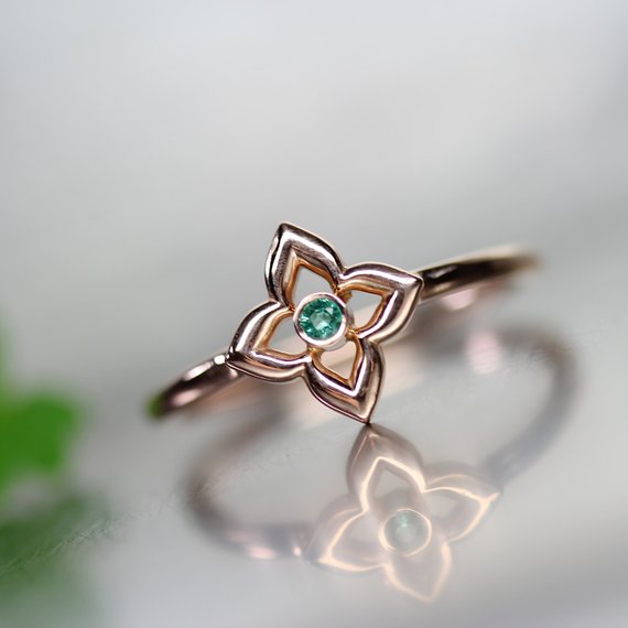 Lucky Clover Green Emerald 14k Rose Gold Ring Saint Patrick's Day Gift Idea Her Delicate Genuine Gemstone Band May Birthstone - Glücksklee