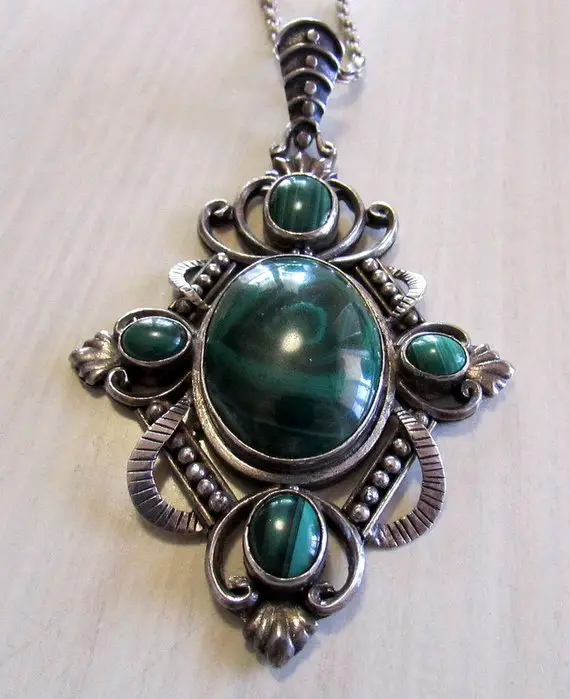 Beautiful Sterling Silver And Malachite Necklace +