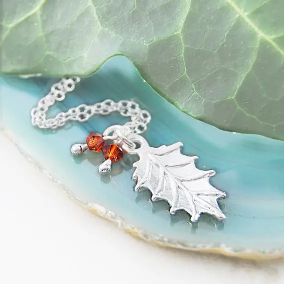 Holly Necklace, Silver Necklace, Birthday Gifts, Leaf Necklace, Silver Holly Necklace, Winter Jewelry, Textured Necklace, Garnet Gemstone