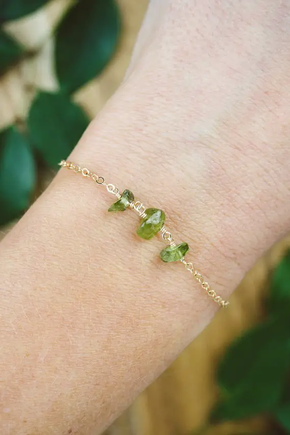 Peridot Bracelet. Bright Green Bracelet. Chip Bead Green Gemstone Bracelet. Boho Peridot August Birthstone Bracelet. Peridot Jewelry.