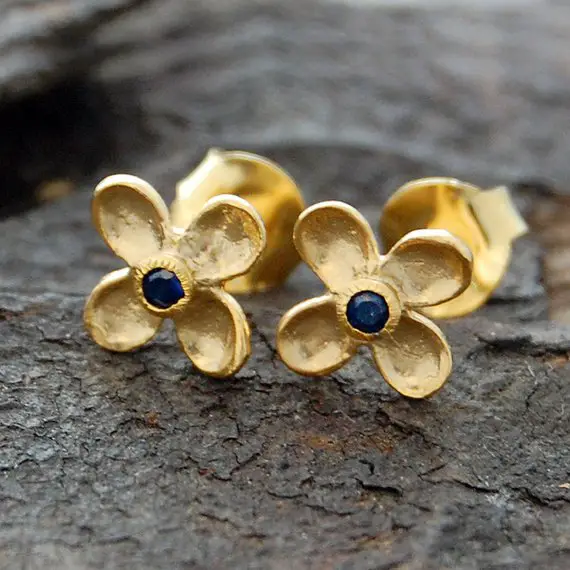 Gold Flower Earrings, Sapphire Studs, Blue Sapphire Earrings, Gemstone Earring, Gold Studs, Gemstone Studs, Flower Stud Earrings, Boho Studs