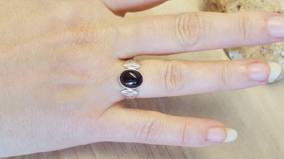 Garnet Celtic Knot Ring. 925 Sterling Silver. Reiki Jewelry. January Birthstone. Us Size 6 1/2 (uk Size M)