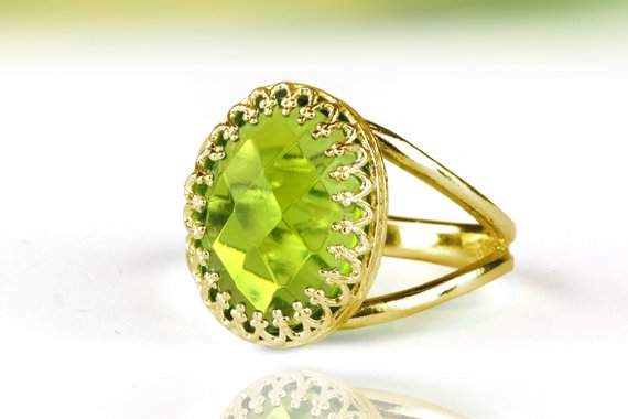 Peridot Ring · Gold Ring · Solid Gold Ring · Oval Ring · August Birthstone Ring · Split Band Ring · Gemstone Ring