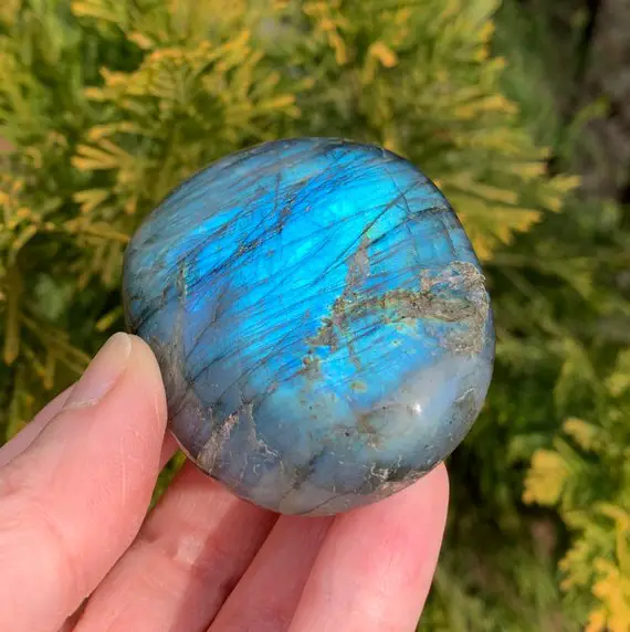Labradorite Palm Stone 2.4" - Tumbled Galet - Natural Crystal - Worry Stone - Healing Crystal - Meditation Stone - From Madagascar - 95g