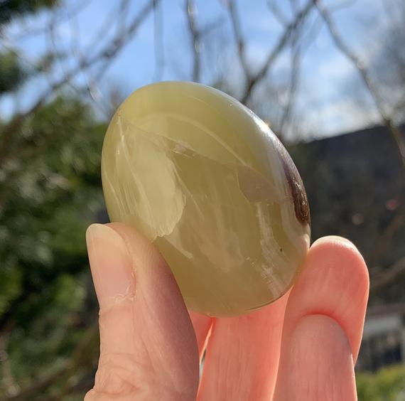 Onyx Crystal Egg - Natural Stone - Polished - Healing Crystal - Meditation Stone - Decorative Crystal Gift - Collectible - Display- Pakistan