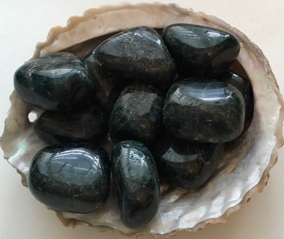 Green Apatite Medium Stone, Healing Stones, Healing Crystal, Chakra Stones, Spiritual Stone, Gemstone