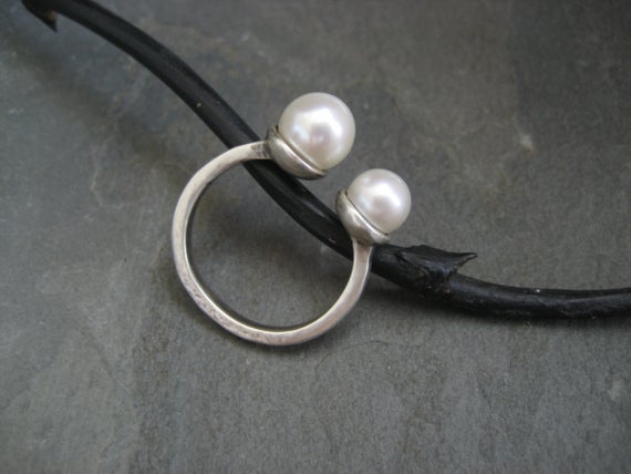 Twin Pearl Ring, Double Pearl, Cultured Pearl, Silver Pearl Ring, Midi Ring, Adjustable Ring, Off White Pearls, Handmade
