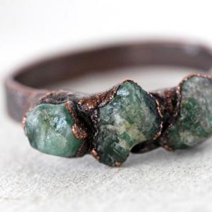 Shop Emerald Jewelry! Raw Emerald Ring – Triple Stone Ring – Unisex Jewelry | Natural genuine Emerald jewelry. Buy crystal jewelry, handmade handcrafted artisan jewelry for women.  Unique handmade gift ideas. #jewelry #beadedjewelry #beadedjewelry #gift #shopping #handmadejewelry #fashion #style #product #jewelry #affiliate #ad