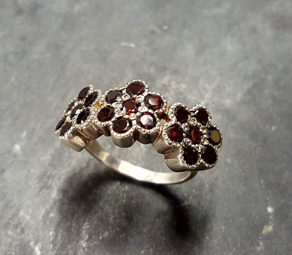 Flower Band, Natural Garnet Ring, Vintage Ring, Red Flower Ring, Garnet Band, Wide Band, Red Flower Band, Three Flowers, Solid Silver Ring