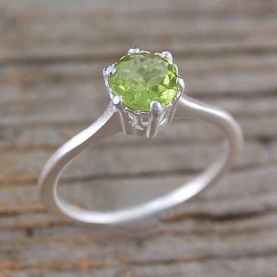 Silver Peridot Ring-gemstone Ring-green Gemstone-solitaire Ring-sterling Silver Ring-peridot-peridot Ring-birthstone Jewelry-green Peridot