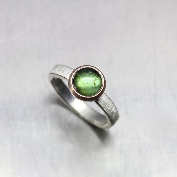 Grass Green Tourmaline Ring 14k Rose Gold Silver Brushed Band Vibrant Summer Meadow Round Cabochon Brazil Gemstone Gift Her - Wiesenkugel