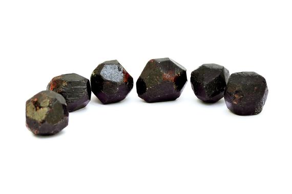 Raw Garnet Crystal Stone - Rough Garnet - Pyrope Garnet - Garnet Gemstone - Healing Crystals - Energy Stones