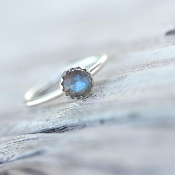 Delicate Rose Cut Labradorite Silver Ring Cute Blue Gray Simple Scalloped Bezel Boho Multicolor Iridescent Gemstone Gift For Her - Sky Berry