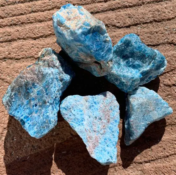 1 Blue Apatite Crystal - Rough Stone - Raw Natural Mineral - Healing Crystal - Meditation Stone - Crystal Grid Stone- From Madagascar 10-36g
