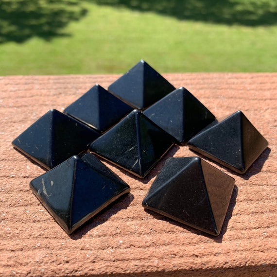 1 Shungite Pyramid ~30mm - Natural Crystal - Polished Stone - Healing Crystal - Meditation Stone - Collectible - Display- From Russia 14-20g
