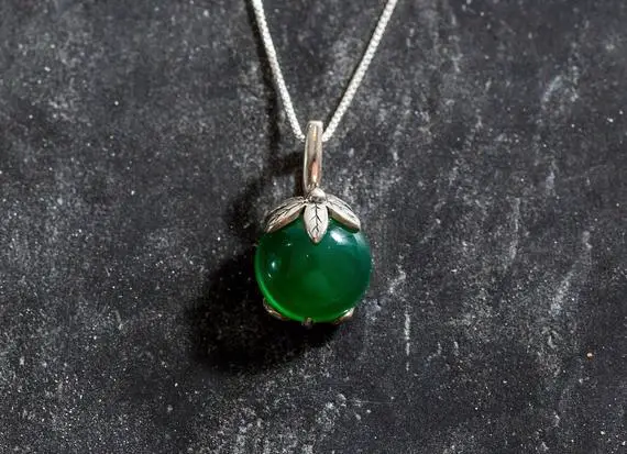 Flower Pendant, Emerald Pendant, Created Emerald, Green Flower Pendant, Artistic Pendant, Leaf Design, Green Emerald,silver Pendant, Emerald