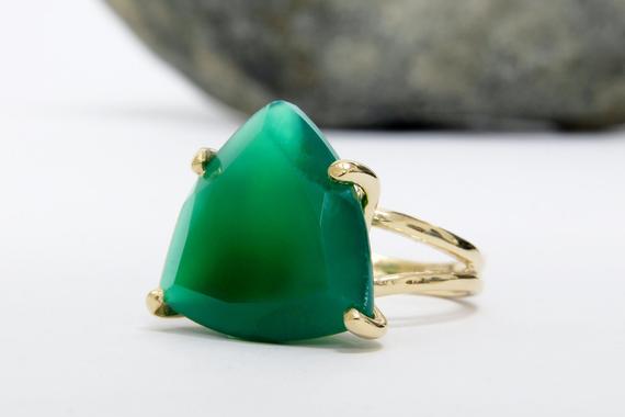 Trilliant Green Onyx Ring · Gold Trillion Ring · 14k Solid Gold Ring · Gemstone Ring · Triangle Ring · Engraved Ring · Trillion Ring Gold