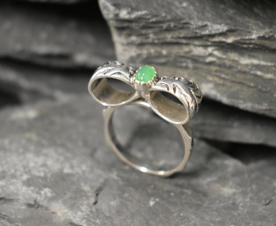 Chrysoprase Ring, Natural Chrysoprase Ring, May Birthstone Ring, Bow Ring, Silver Ribbon Ring, Green Vintage Ring, Silver Ring, Adina Stone