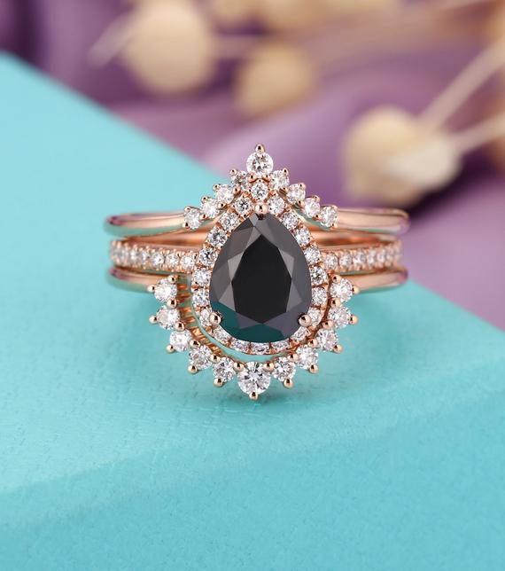 Vintage Black Onyx Sapphire Engagement Ring Set Art Deco Rose Gold Ring Women Pear Halo Ring Diamond Moissanite Twisted Curved Wedding Band
