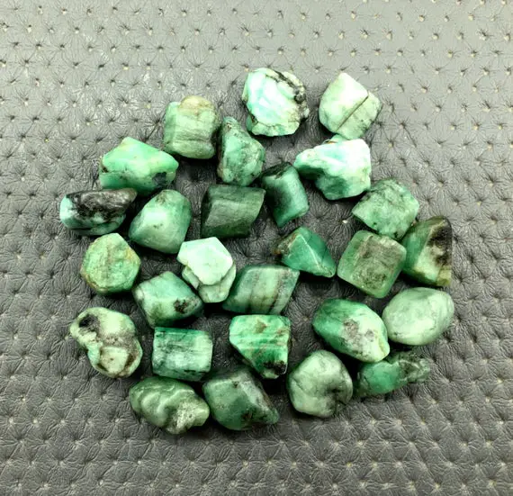 25 Pieces Emerald 14-16 Mm Green Rough, Emerald Crystal Gemstone Raw,loose Emerald Untreated Rough,beautiful Emerald Rough Lot Wholesale