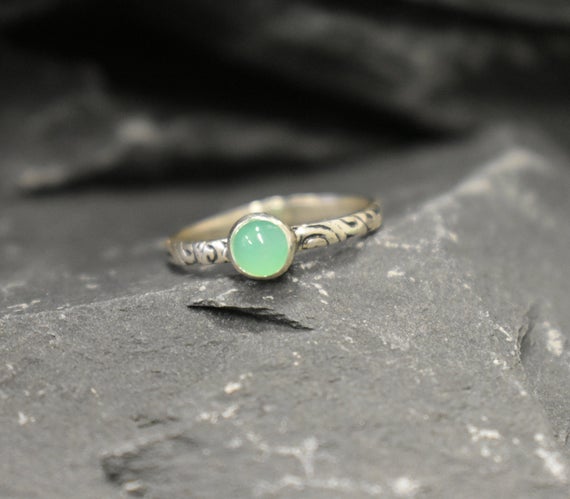 Chrysoprase Ring, Natural Chrysoprase, May Birthstone, Silver Tribal Ring, Green Vintagering, Green Solitaire Ring, Solid Silver Ring