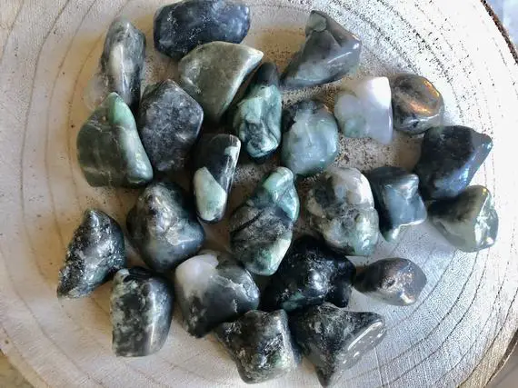 Raw Emerald Tumbled Stones. Natural Emerald Healing Crystals For Intuition. Heart Chakra Stones. Emerald For Crystal Grids. Gifts For Her