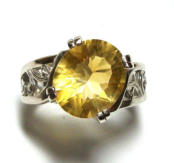 Fluorite Ring, Solitaire Ring, Yellow Ring, S 7 "lemon Chiffon"