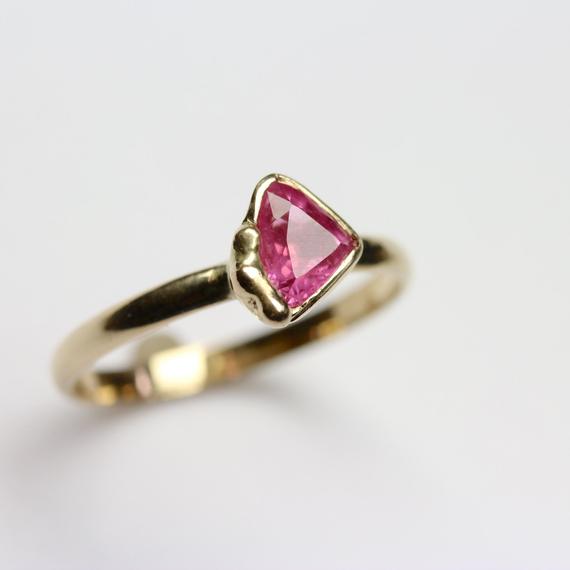 Pink Sapphire Engagement Ring 14k Yellow Gold Trillion Cut Boho Organic Accent Bright Color Sugar Sweet Elegant Triangle Bridal - Zuckerecke