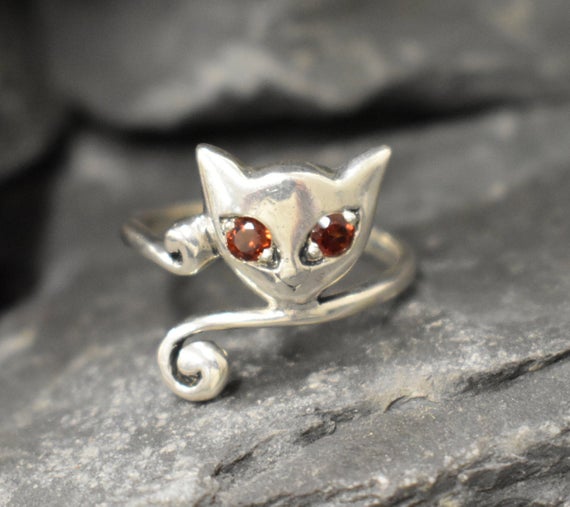 Garnet Ring, Natural Garnet, January Birthstone, Silver Cat Ring, Vintage Cat Ring, Red Eyes Ring, Cats Eye Ring, 925 Silver Ring, Red Ring