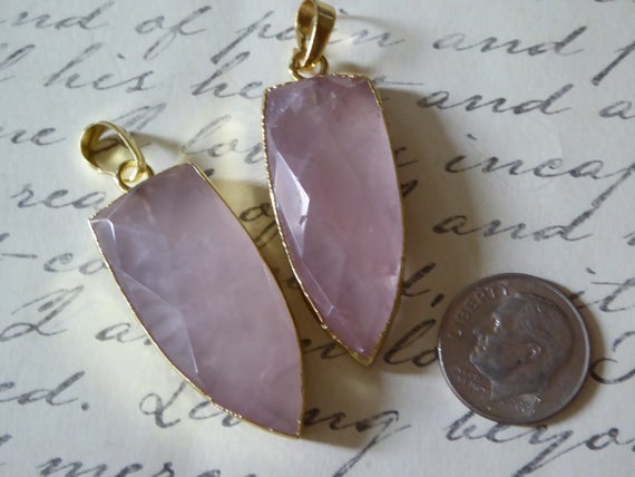 Clearance Sale..rose Quartz Dagger Point Pendant Point Charms, 1.5 Inch, Shield Shaped Point, Gold Electroplated, Ap Ap70.6 Solo