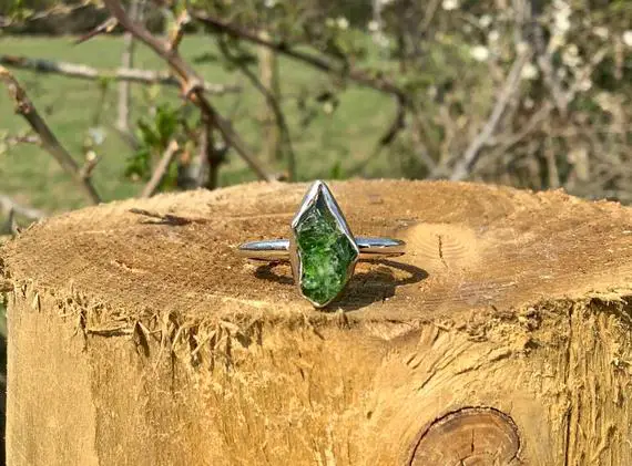 Mothers Day Gift, Raw Green Apatite Silver Ring, Women’s Dainty Gemstone Jewellery, Gift For Girlfriend Or Sister