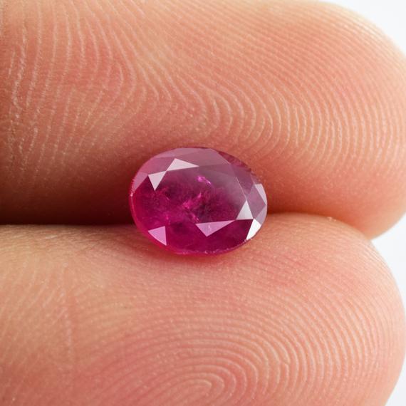 1.05 Cts Natural Red Mozambique Ruby 7.2x6x2.2 Mm Faceted Oval Loose Gemstone , 100% Natural Ruby Gemstones , Ruby Gemstone - Rured-1115