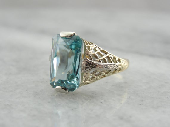 Blue Zircon Cocktail Ring In Two Tone Gold Filigree Setting 6m7dcv-r