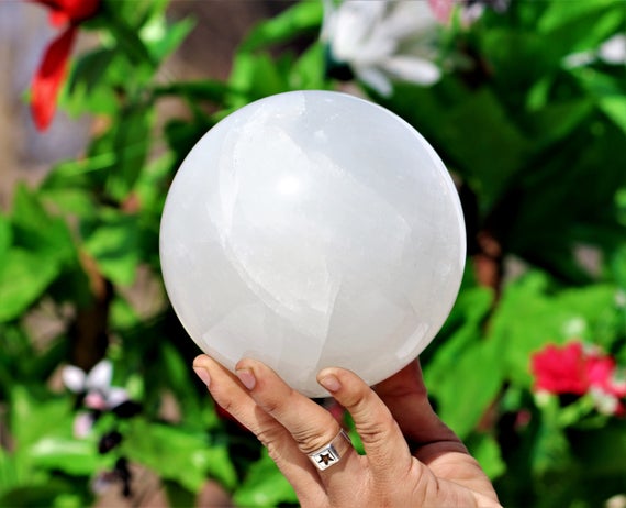 Large 135mm Natural White Calcite Stone Chakra Healing Crystal Metaphysical Power Goth Decorative Gift For Love Sphere Ball