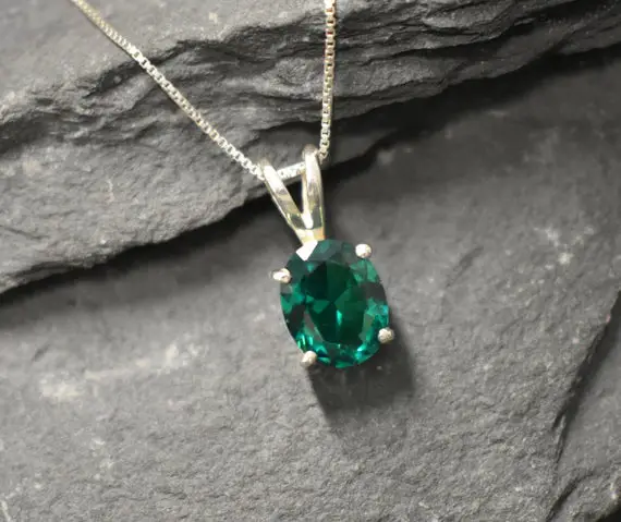 Emerald Pendant, Created Emerald, Green Oval Pendant, Green Vintage Pendant, Emerald Necklace, Dainty Green Pendant, Solid Silver Pendant