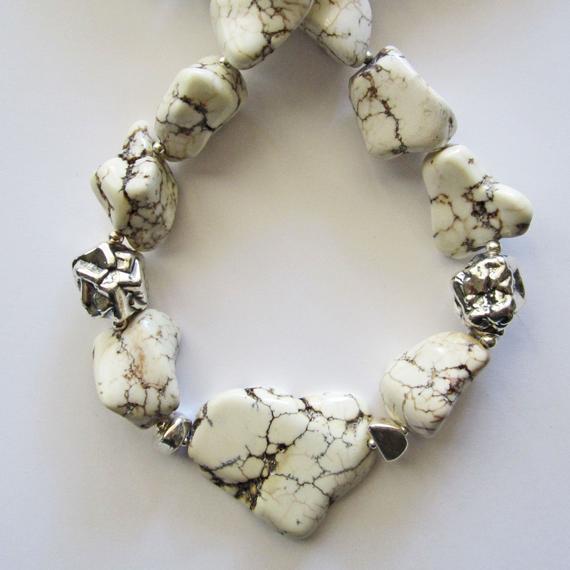 Magnesite Heart Pendant And Chunky Necklace