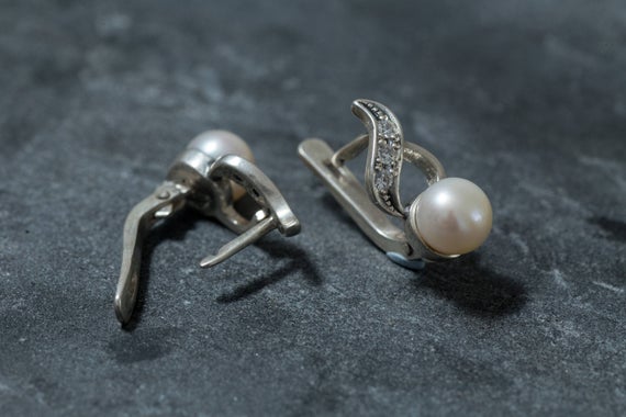 Vintage Pearl Earrings, White Pearl Earrings, Natural Pearl, White Pearl, Vintage Earrings, June Birthstone, June Earrings, Solid Silver